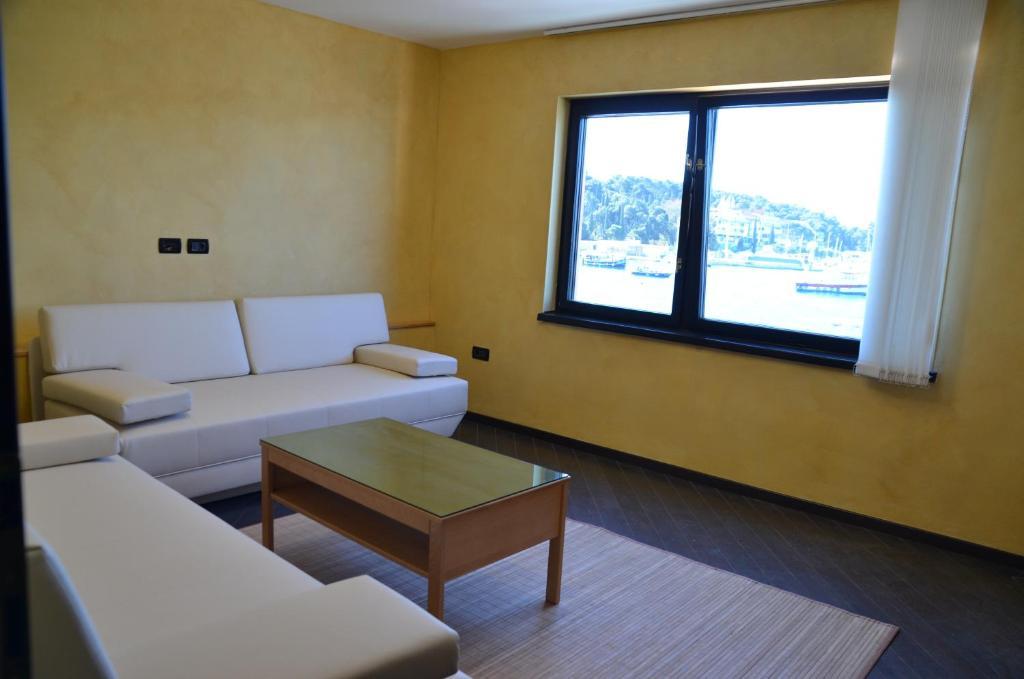 רוביני Apartments Ana City מראה חיצוני תמונה